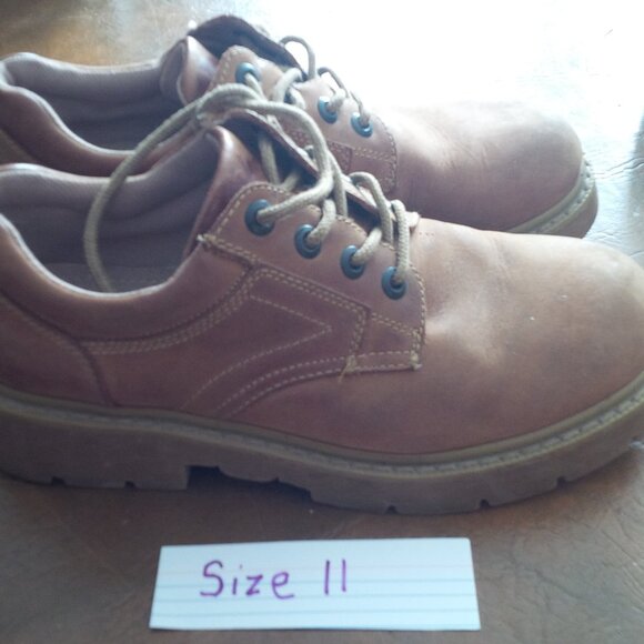 4 Pairs Men's Shoes, Size 10 - 11, All In Very Good Condition - Picture 6 of 6